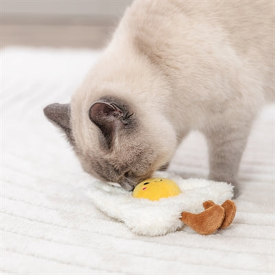 Trixie – Jouet pour chat – Œuf au plat XXL en peluche à l'herbe à chat – 18 cm - Caractéristiques